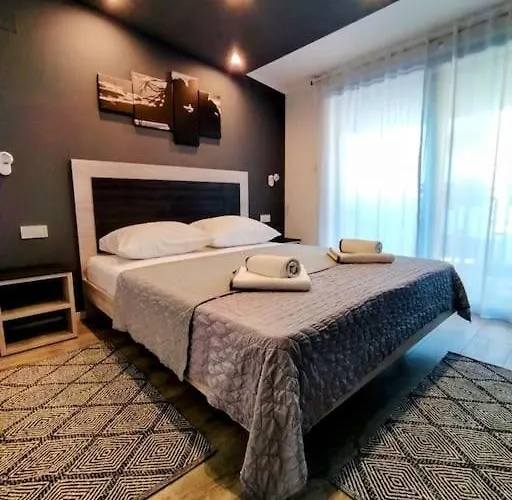 Martina Elegant Maisonette Villa Smrika